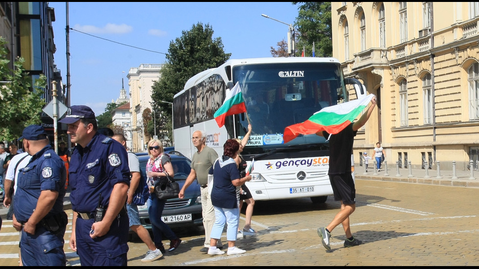 Протест пред парламента