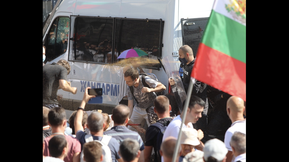 Протест пред парламента