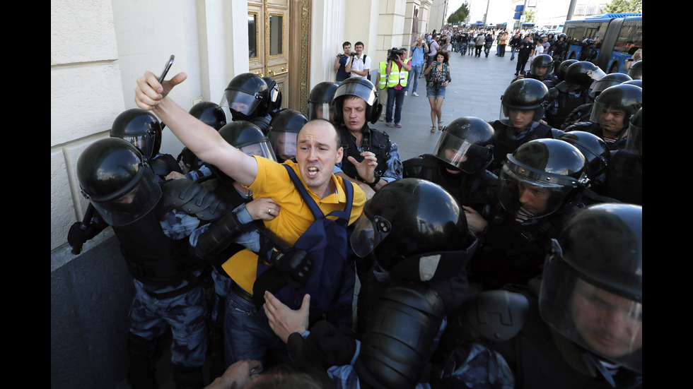 Над 200 арестувани на протест в Москва