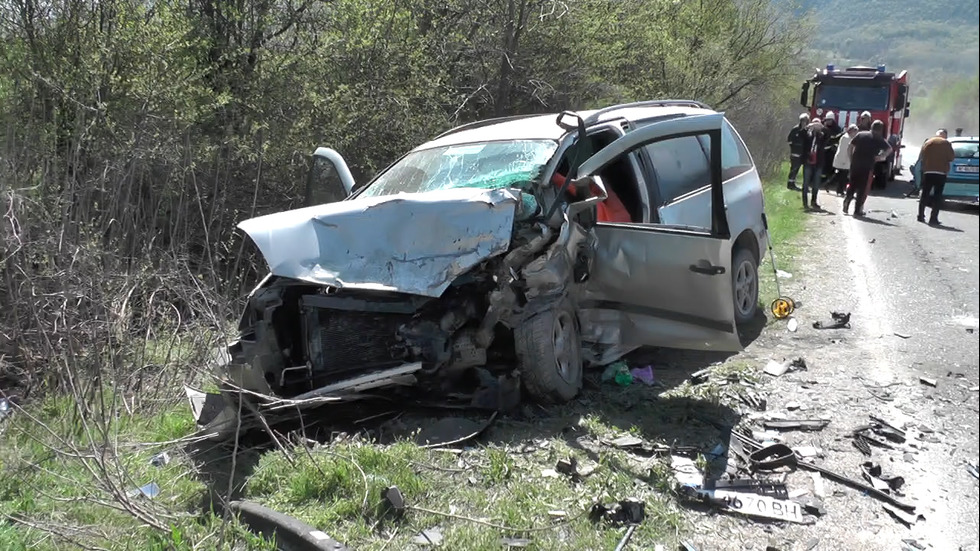 Тежка катастрофа затвори пътя Монтана-Враца, двама загинаха
