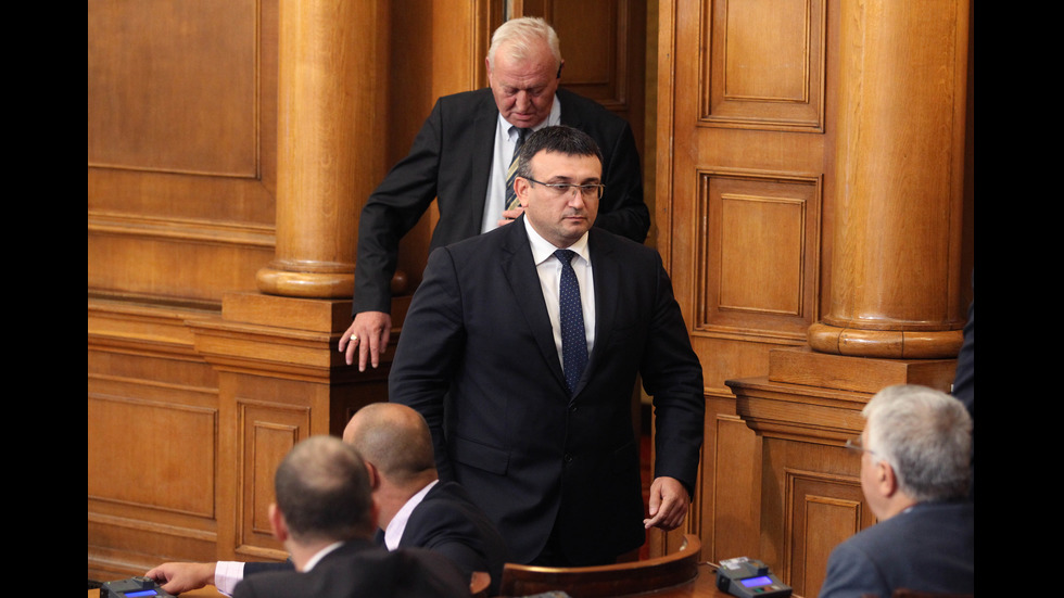 Депутатите гласуват промените в кабинета "Борисов 3"