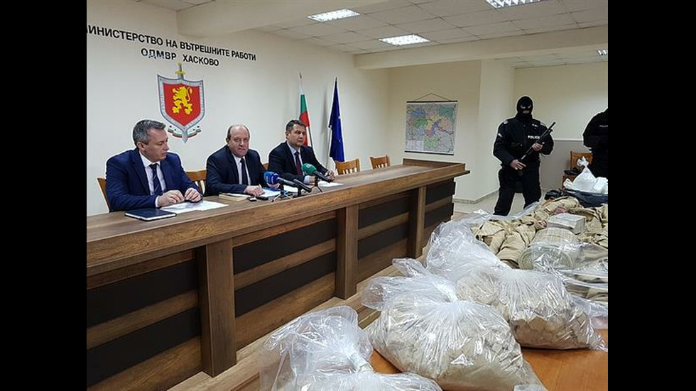 Задържаха 46 кг хероин и 13 кг амфетамини в Хасково и Благоевград