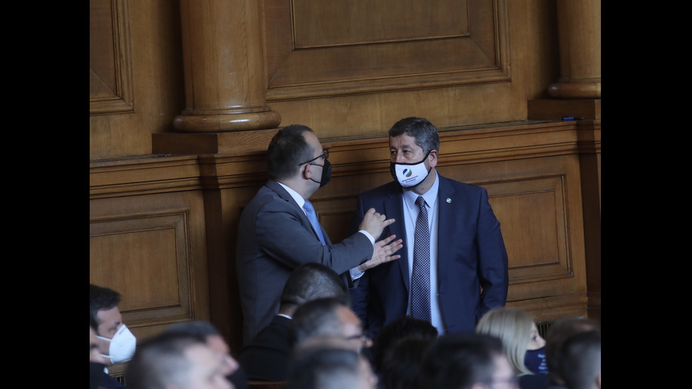 Бурни дебати в първия работен ден на новото Народно събрание