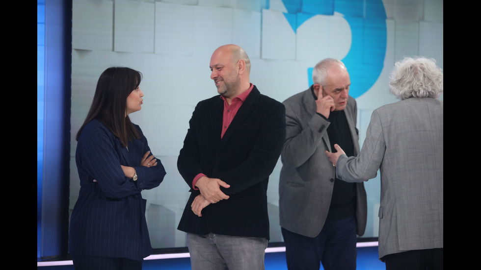 ЗАД КАДЪР: Изборният ден по NOVA В СНИМКИ