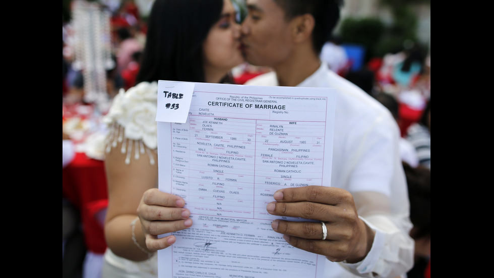 Над 100 двойки от Филипините избраха да си кажат "Да" именно на на 14 февруари