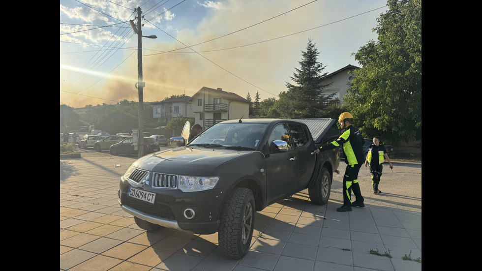 Огромен пожар бушува край Костинброд