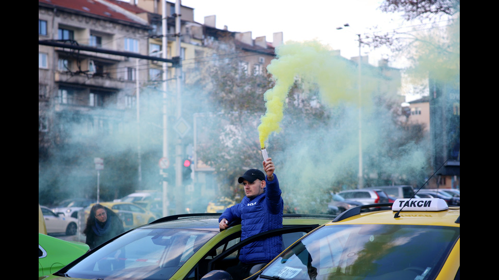 Масов протест на таксиметровите шофьори у нас