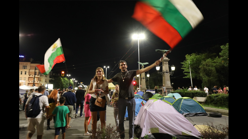 ПРОТЕСТИТЕ: Митинг пред испанското посолство, шествие из София