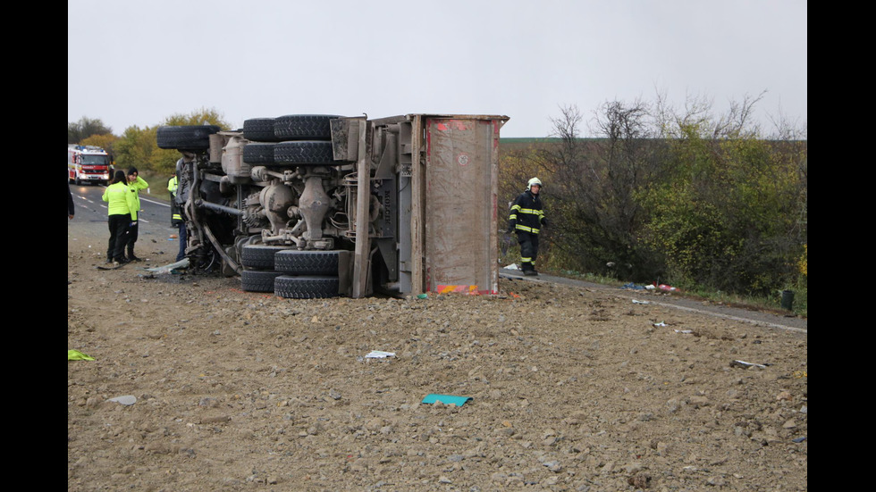 Автобус и камион катастрофираха в Словакия, има жертви