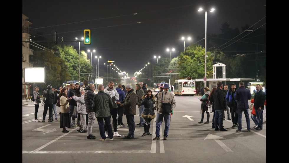 Протестиращи блокираха движението при "Орлов мост"