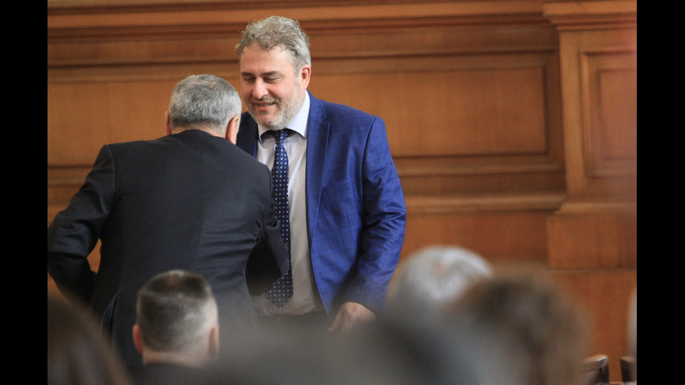Депутатите дебатират по вота на недоверие