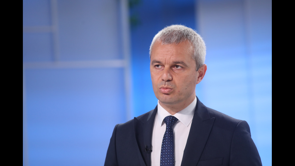 ЗАД КАДЪР: Изборният ден по NOVA В СНИМКИ