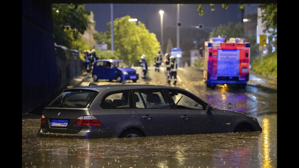 Буря събори дървета и причини наводнения на места в Германия