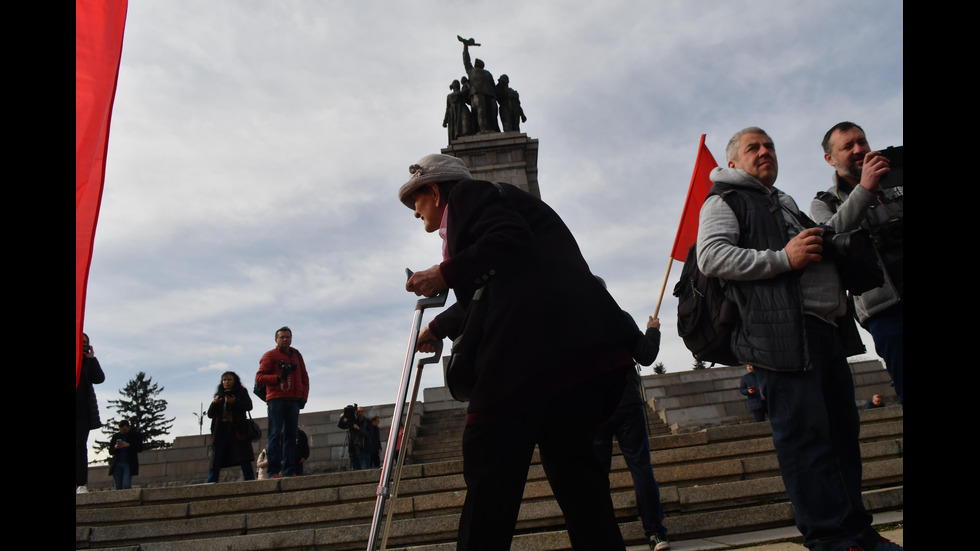 Протест в защита на Паметника на Съветската армия в София