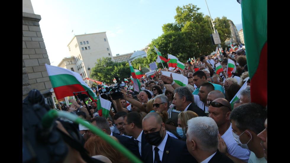 Протест пред парламента