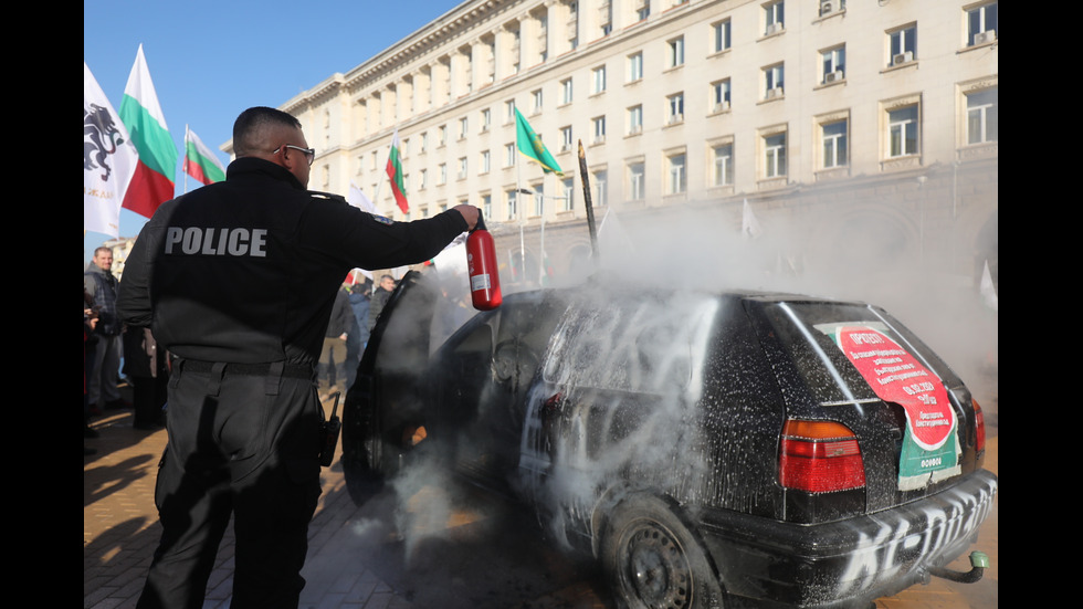 Заради референдума: "Възраждане" на протест пред Конституционния съд