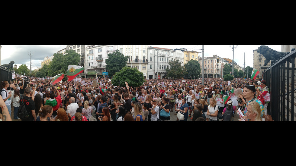 Протести в десетки градове заради жестоко малтретираното 18-годишно момиче