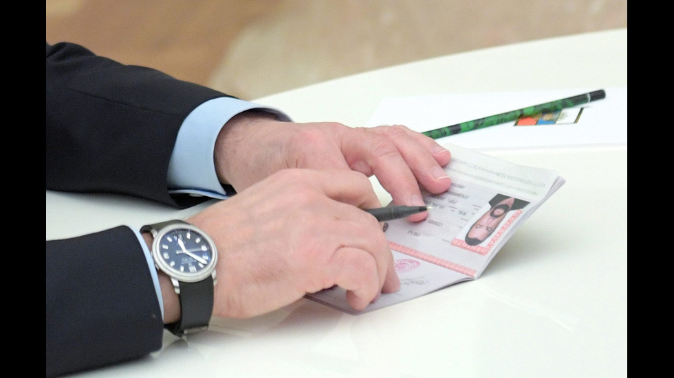 Стивън Сегал получи руския си паспорт от Путин