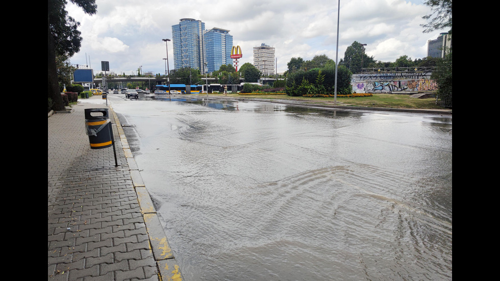 Авария остави голяма част от центъра на София без вода