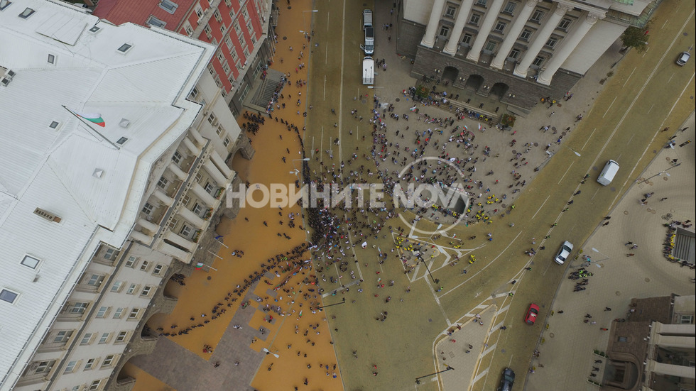 Животновъди на протест с чанове, вълна и овче мляко