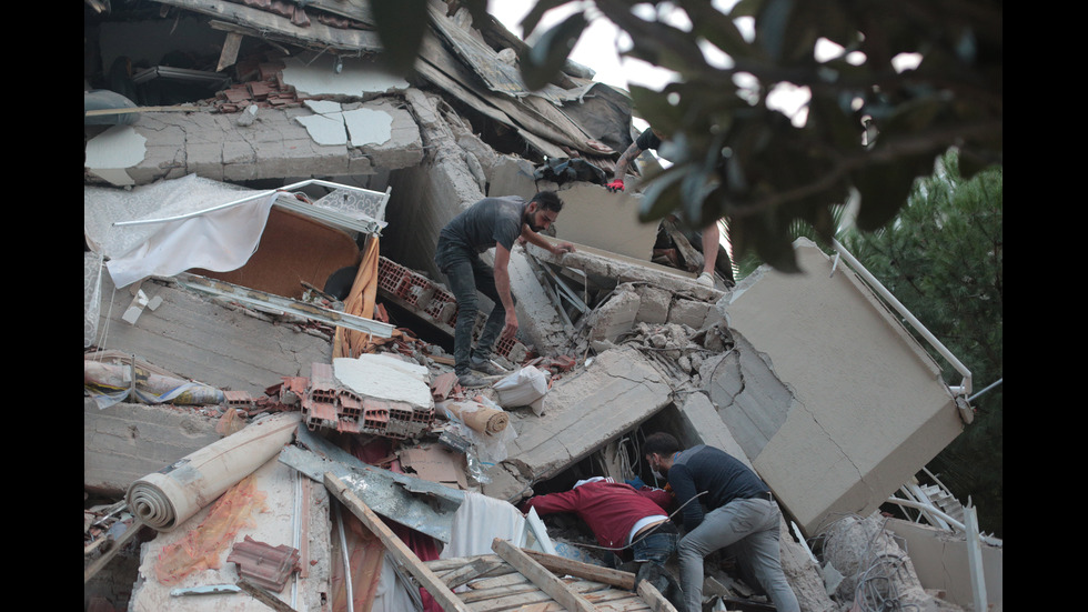 Мощен трус и цунами в Гърция и Турция, има жертви и стотици ранени