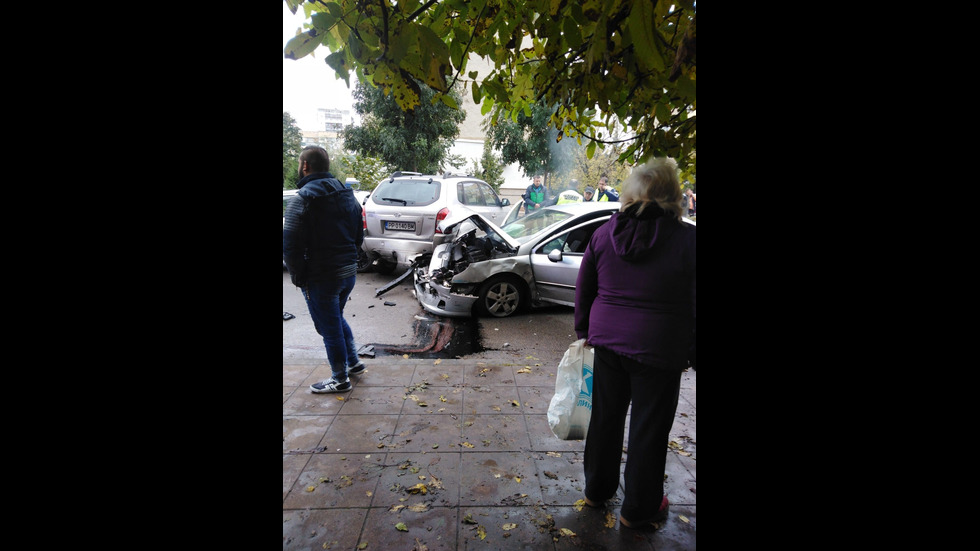 Шофьор удари 5 коли при гонка с полицията в Разград