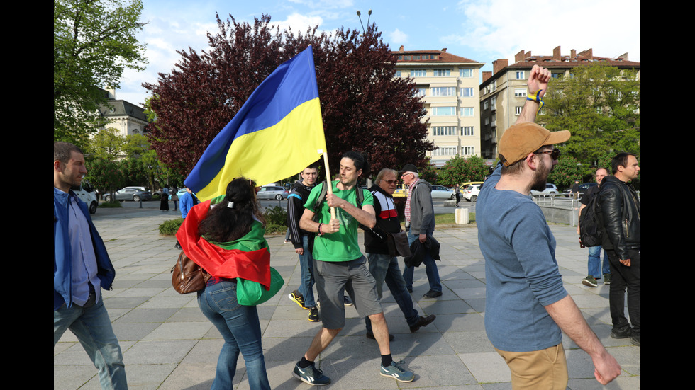 Сблъсъци белязаха протеста край Паметника на Съветската армия