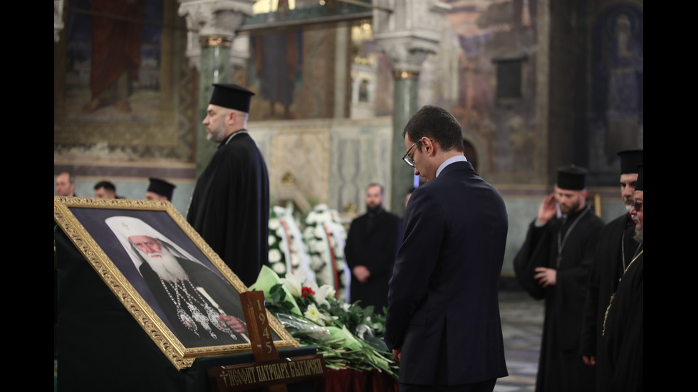 Изложиха за поклонение тленните останки на патриарха в „Св. Александър Невски”