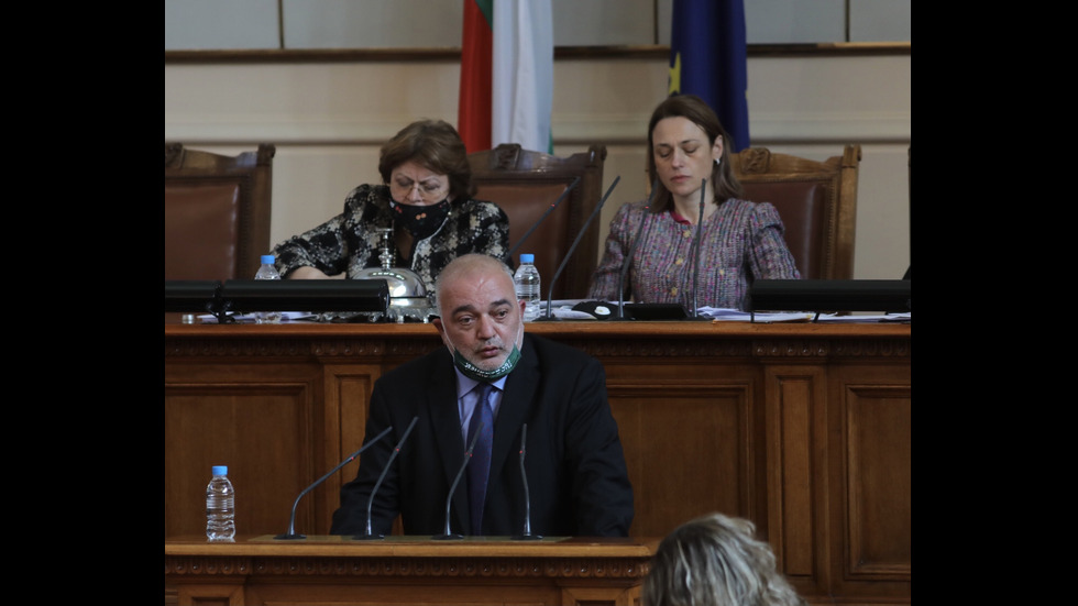 Бурни дебати в първия работен ден на новото Народно събрание