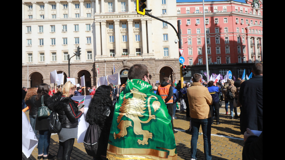 Бизнесът и синдикатите излязоха на протест