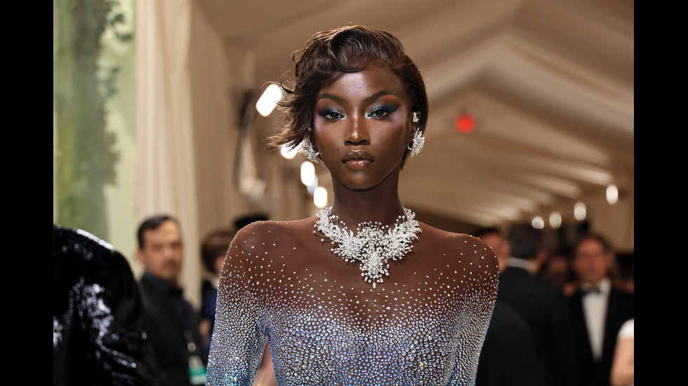 Звезди, блясък, смели и екстравагантни тоалети на Met Gala 2024