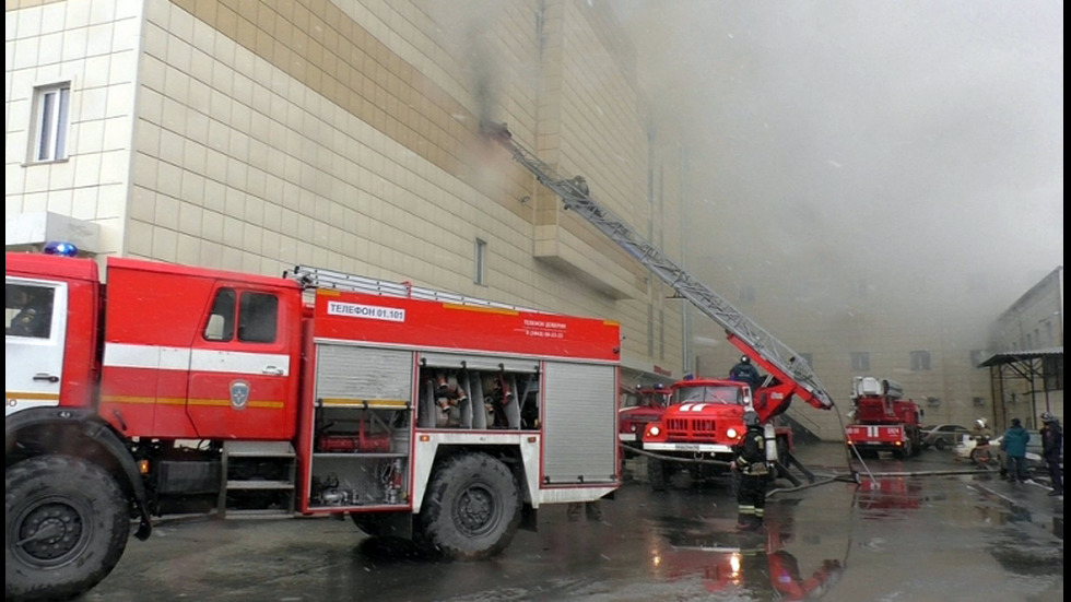 Жертви и ранени при пожар в мол в Русия