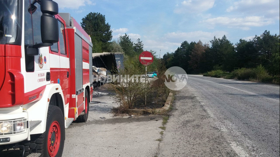 Товарен автомобил се запали на пътя Плевен - Русе