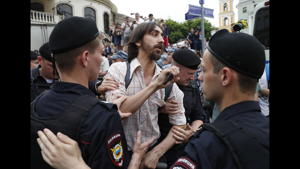 Десетки арестувани на протест в Москва