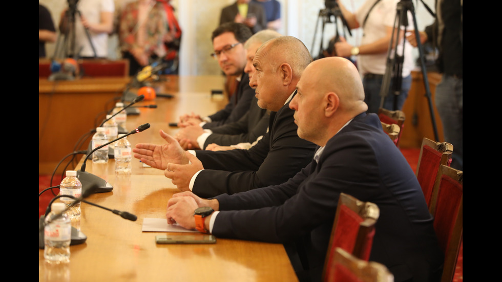 Първата лидерска среща между ГЕРБ-СДС и ПП-ДБ