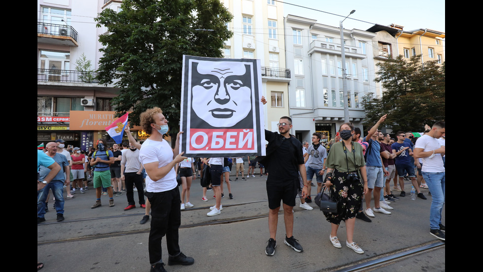 Шестият протест в София започна без напрежение