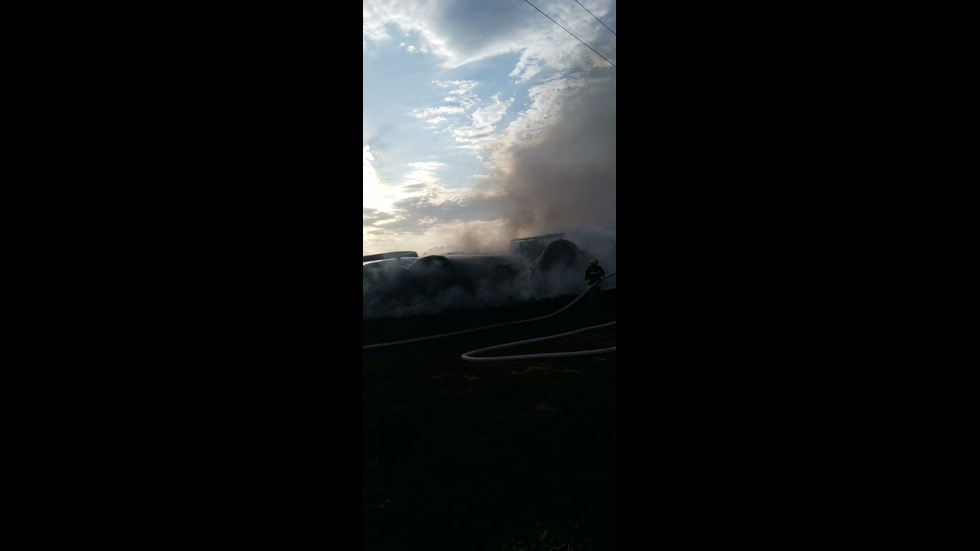 Товарен влак с дизелово гориво пламна край село Пясъчево