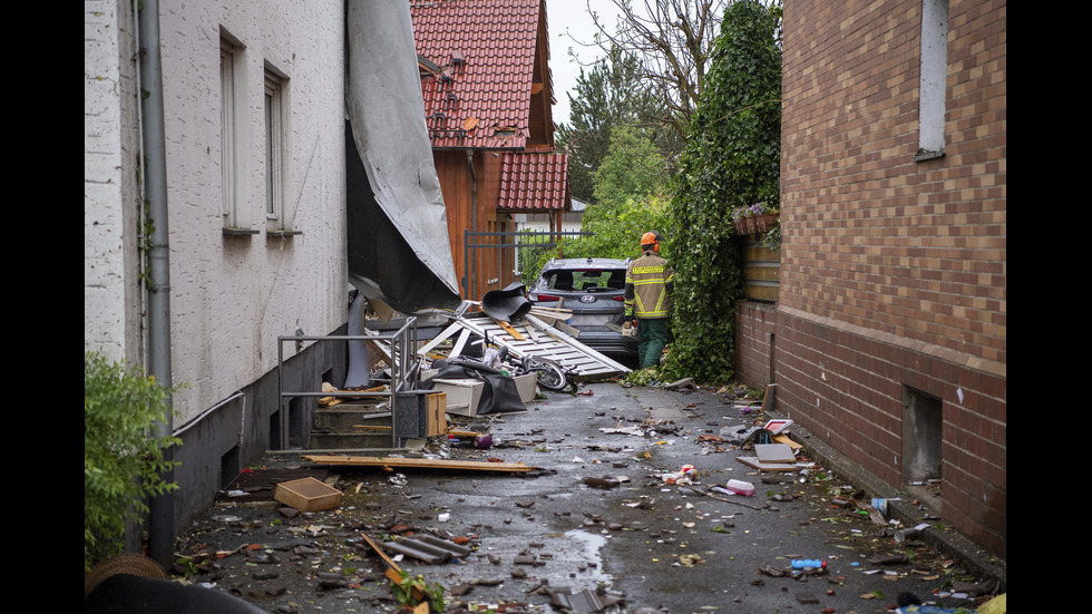 Мощно торнадо причини огромни разрушения в Германия