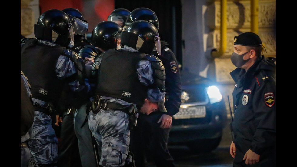 Над 100 задържани след протест за оставката на Путин в Москва