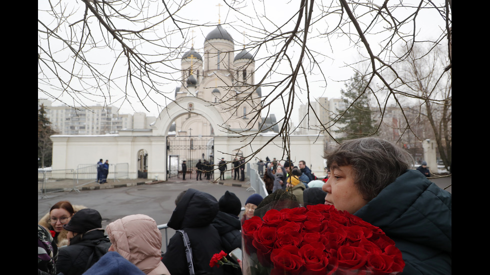 Опашки пред църквата, където ще се проведе опелото на Навални