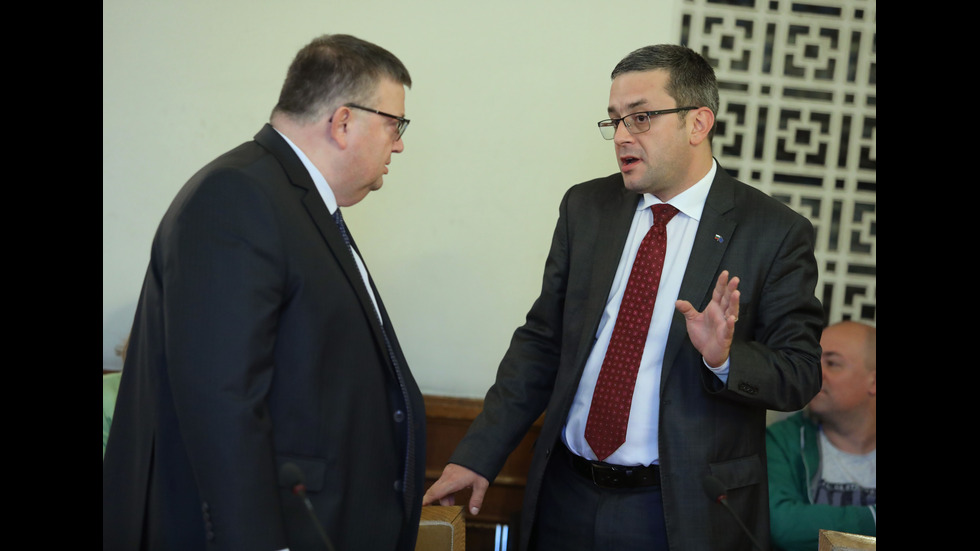Временната анкетна комисия на парламента за БНР изслушва главния прокурор Сотир Цацаров