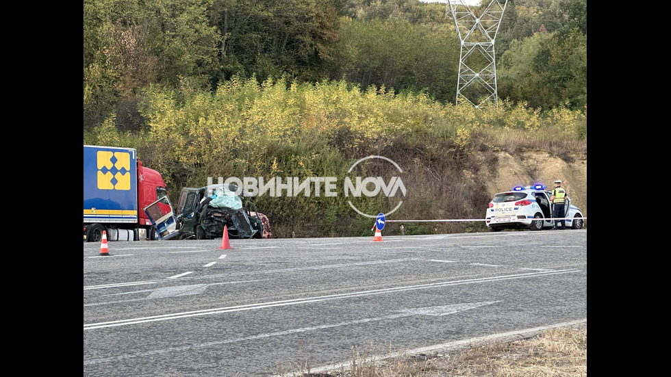 Четирима загинаха при тежка катастрофа между тир и бус край Габрово, има и ранени