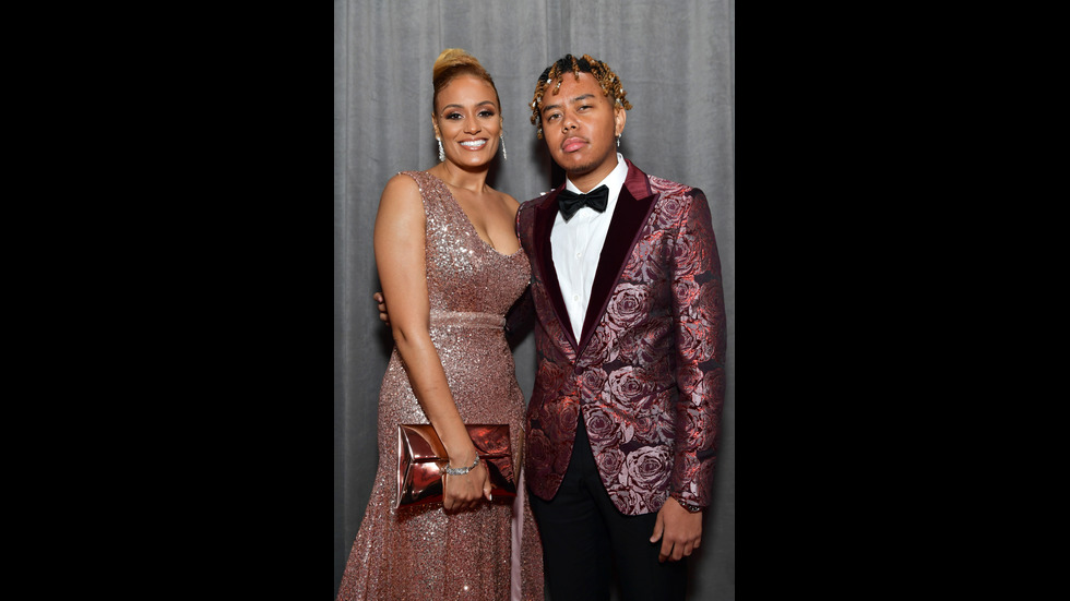 Стил и сексапил завладяха червения килим на наградите „Грами”