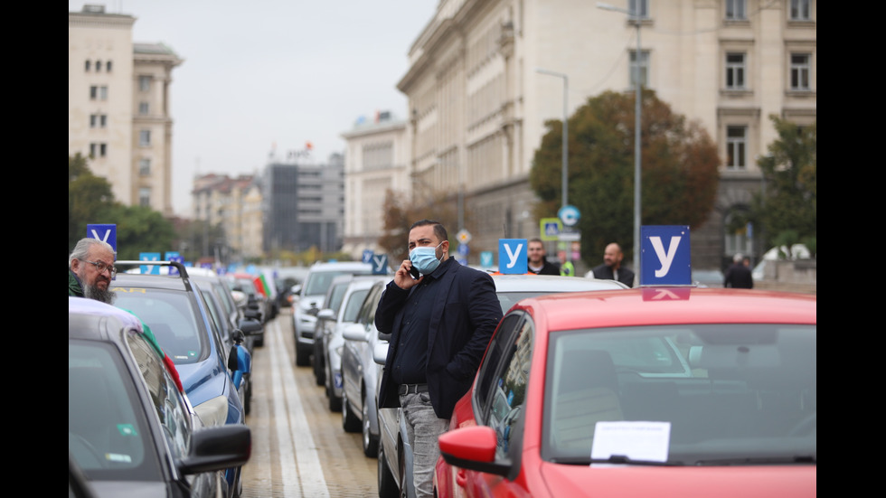 Автоинструктори излязоха на протест