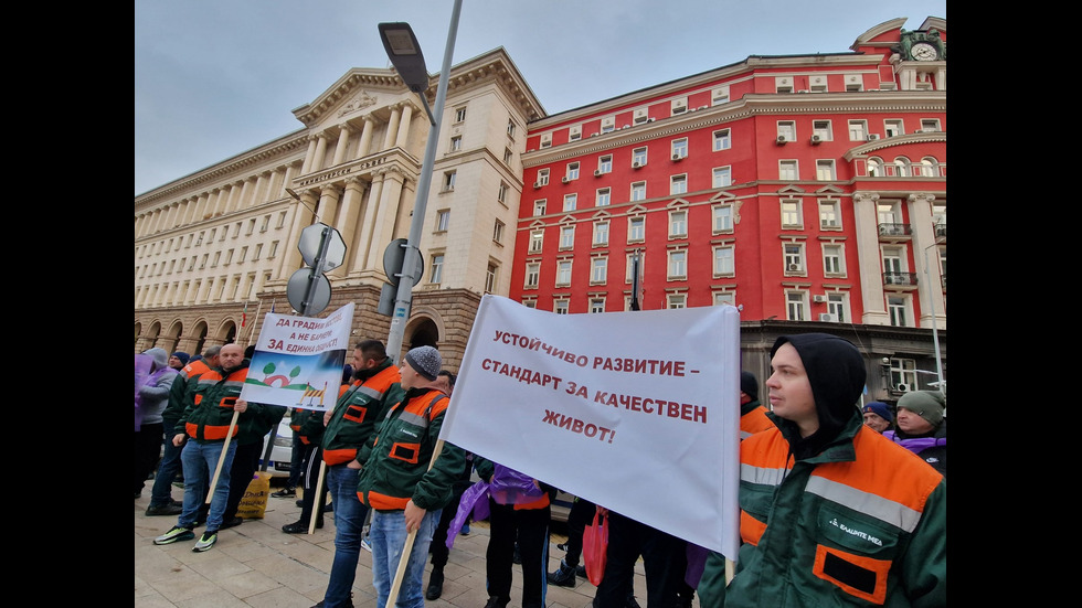 Синдикати от КНСБ и КТ „Подкрепа“ излизат на протест пред МС