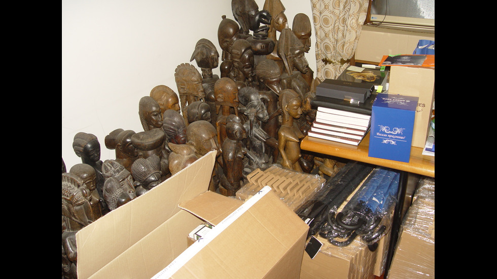 3385 ценни предмета са иззети от офиса на Божков, само 212 от тях са регистрирани
