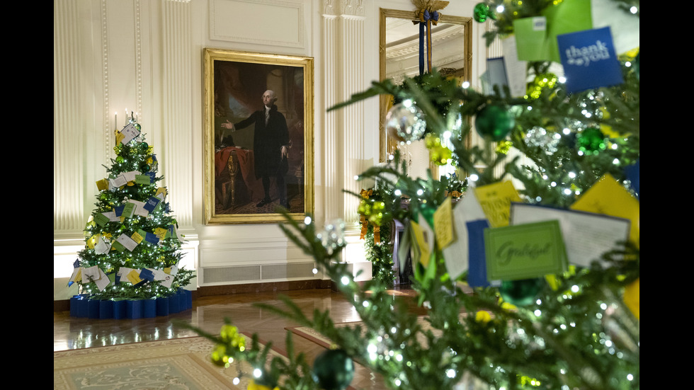 ДАРОВЕ ОТ СЪРЦЕ: Доброволци изработиха коледната украса за Белия дом