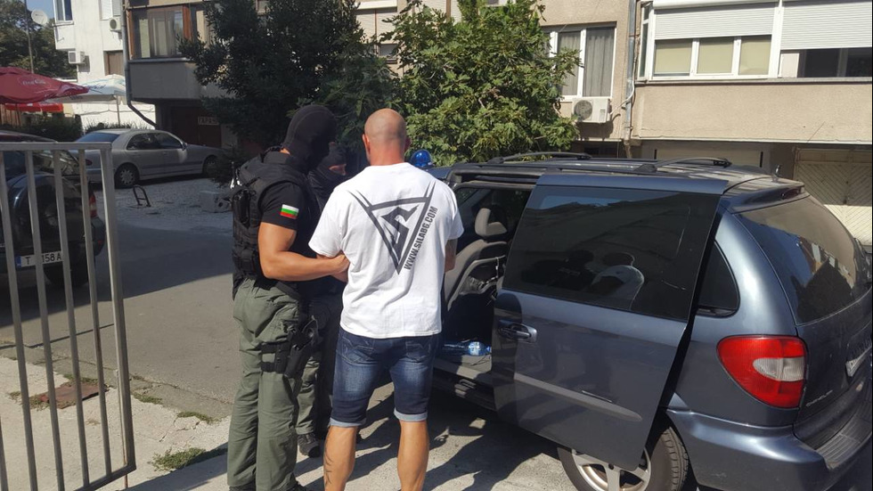 Разбиха наркогрупа в Бургаско, 12 души са арестувани