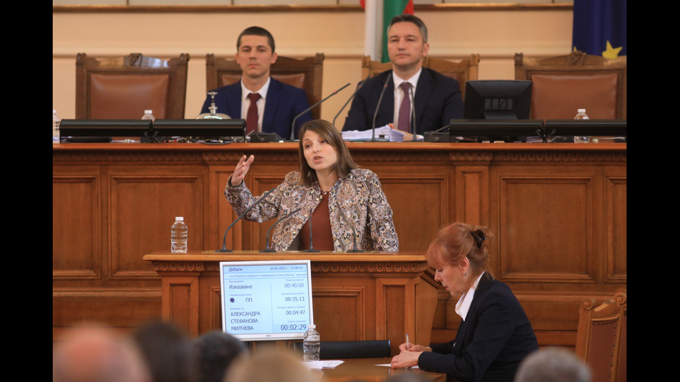 Депутатите обсъждат отстраняването на председателя на парламента