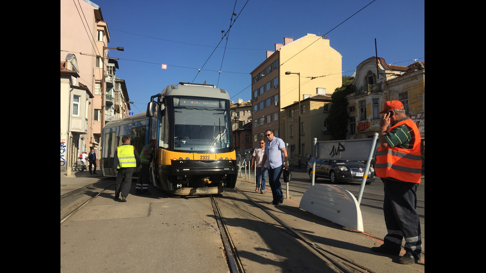 Трамвай дерайлира на столичния булевард „Скобелев”